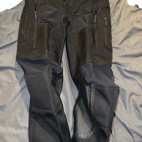 These are fox racing/riding pants. - Picture 2 of 3